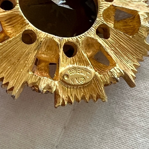 Benedikt NY Brooch